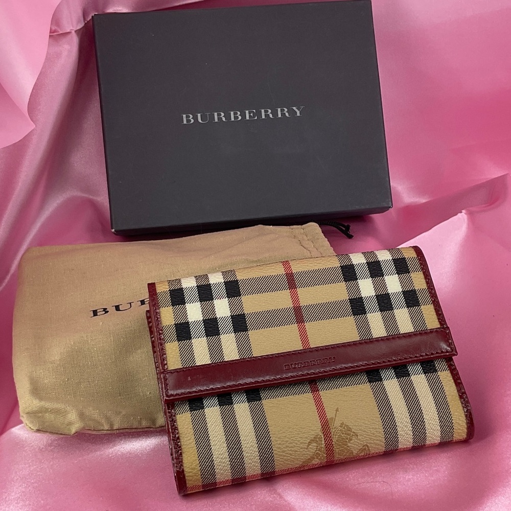 Burberry Beige and Red Checkered Wallet- Fullinclusion